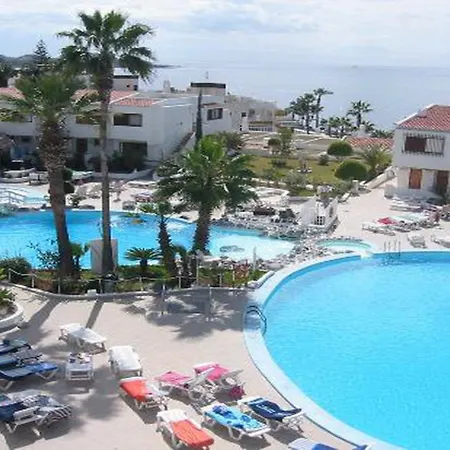 Дом отдыха Beachfront Beautiful 3-bedroom