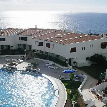 Beachfront Beautiful 3-bedroom Holiday home