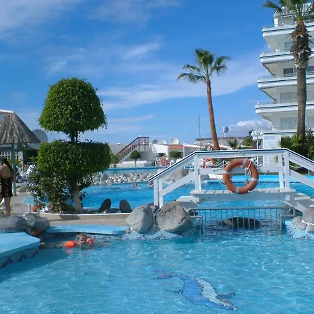 Beachfront Beautiful 3-bedroom Дом отдыха Адехе