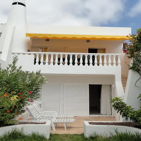 Дом отдыха Beachfront Beautiful 3-bedroom Адехе