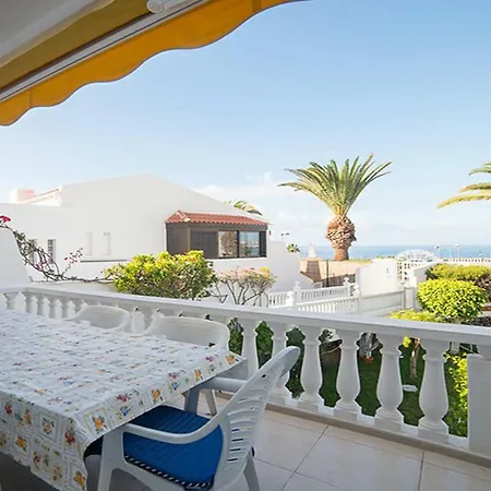 Beachfront Beautiful 3-bedroom Адехе