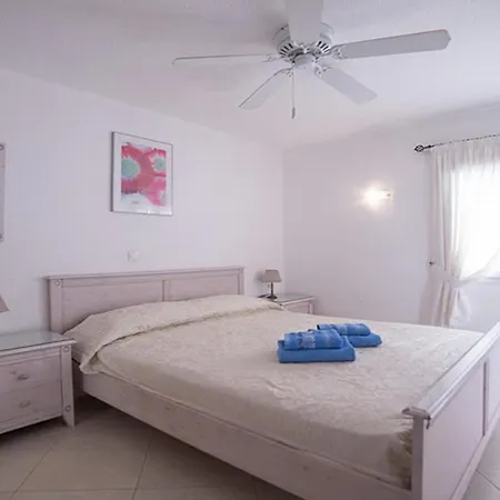 Beachfront Beautiful 3-bedroom Holiday home